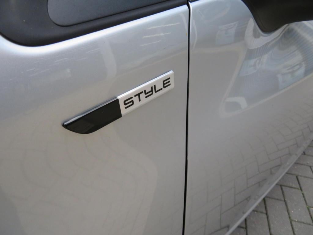 Peugeot 208 1.2 vti 82 style 5-drs airco/lmv/trekhaak