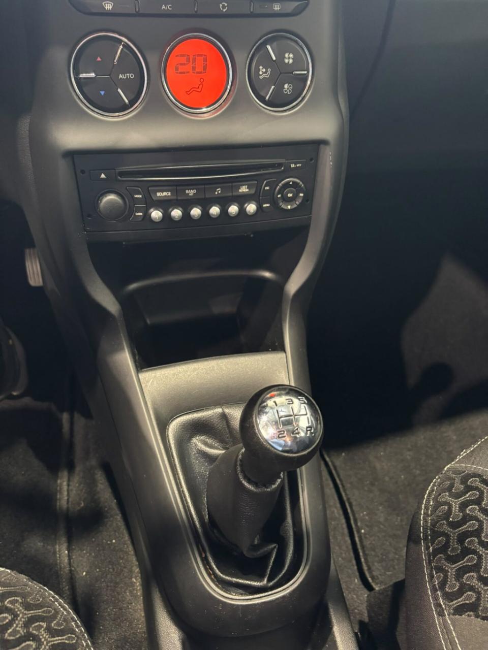 Citroen C3 1.4 vti ligne business airco - trekhaak - panorama - lichtmetaal
