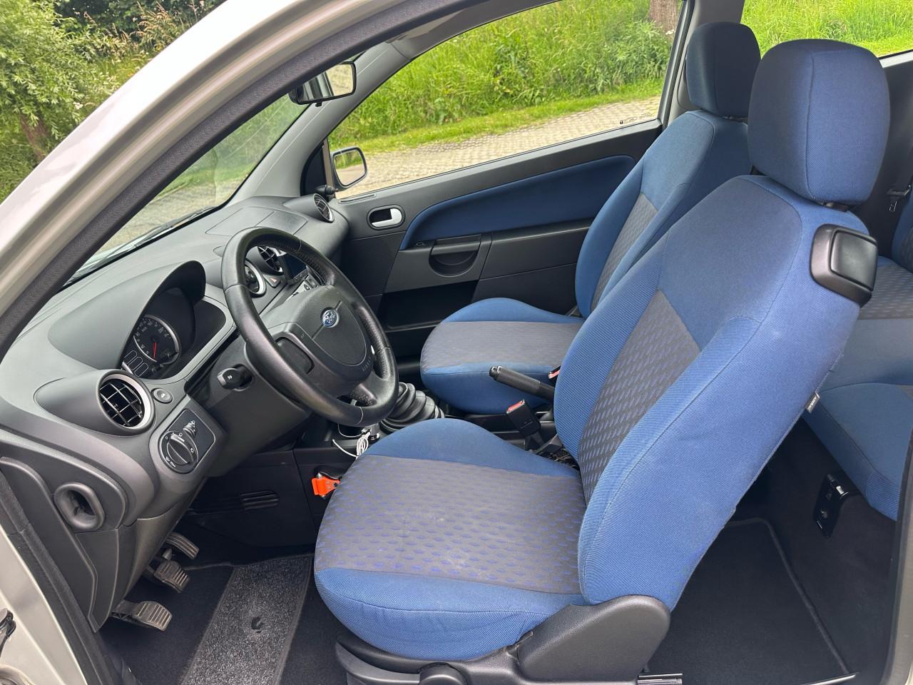 Ford fiesta 1.4 16V 3drs 2004 grijs