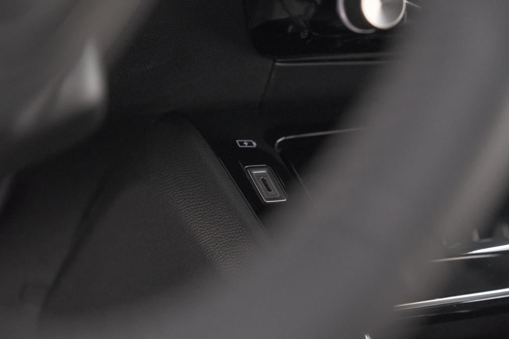 Peugeot 208 puretech 100 eat8 allure pack | camera | navigatie | apple carp