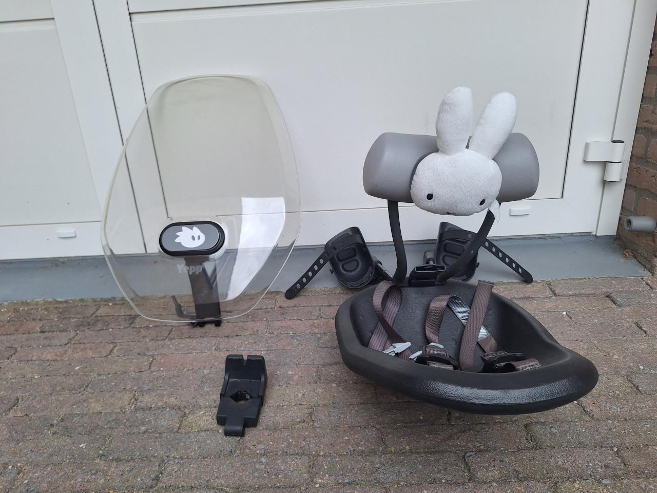 Igst  yepp voorzitje met adapter en windscherm {nijntje } in goede staat