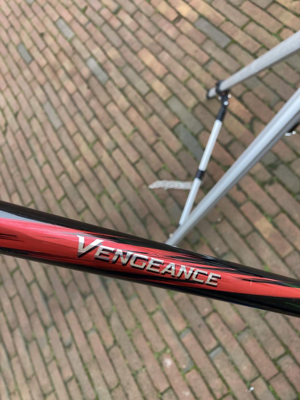Hengelstokken, Vissteunen, Viskoffer(s), Viskar achter de fiets etc.