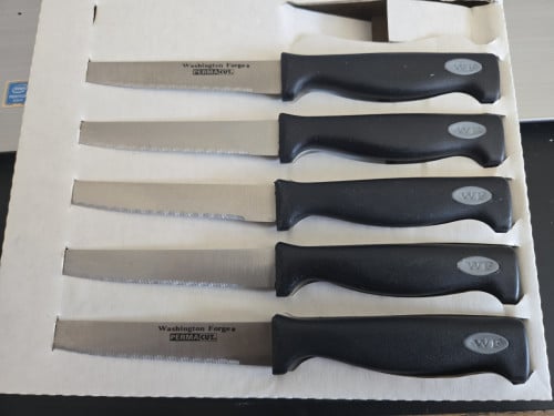 Set van 5 steakmessen van Washington Forge. Altijd scherp