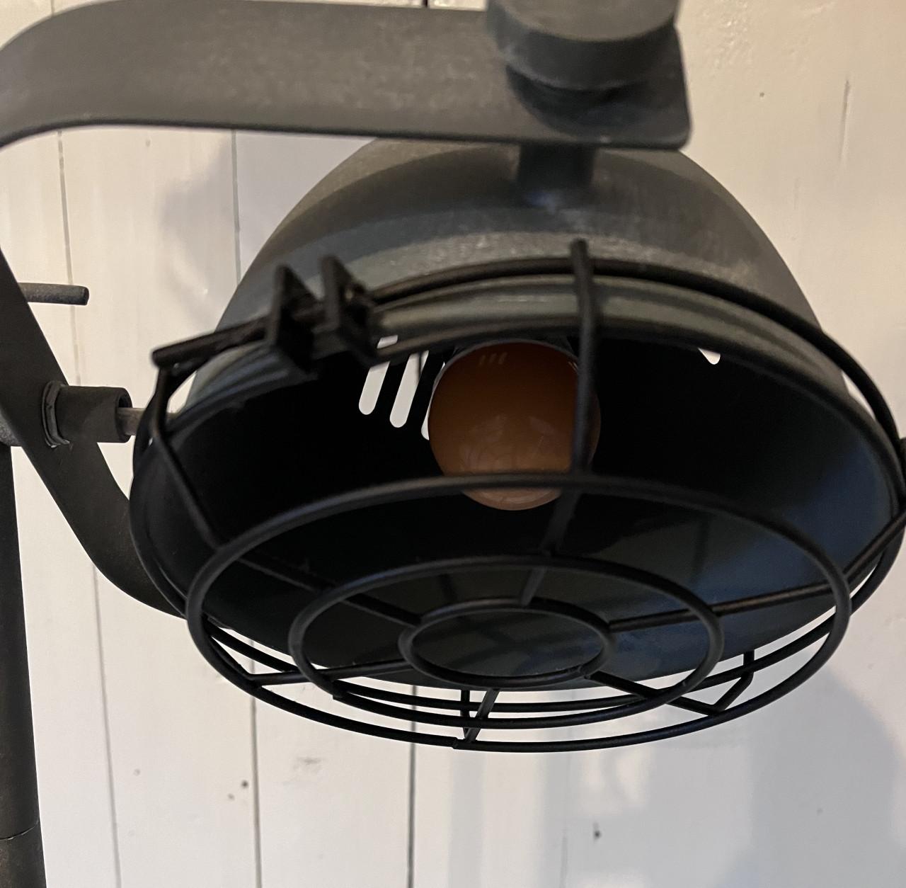 Industriële staande beton look lamp