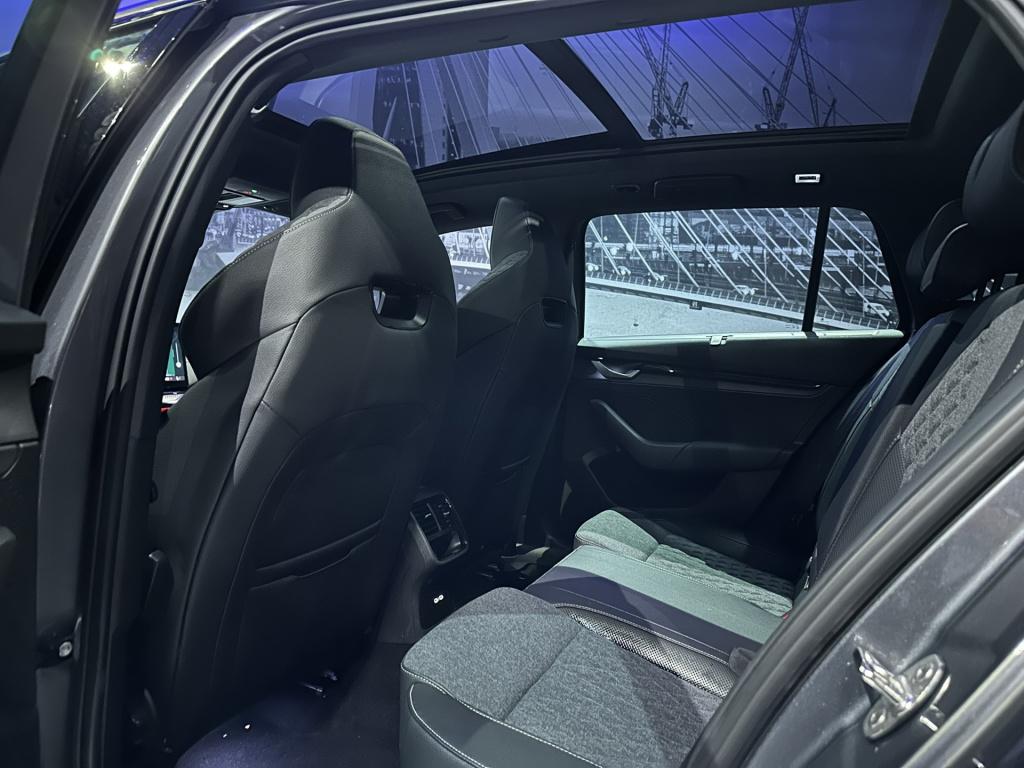 Skoda Octavia combi 1.5 tsi mhev sportline tour*pano*keyless*360*matrix*hea