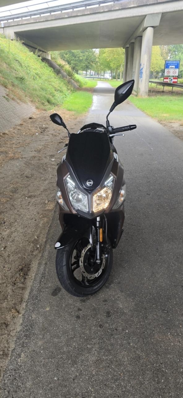 Sym jet 14 2020 nette, goed onderhouden.