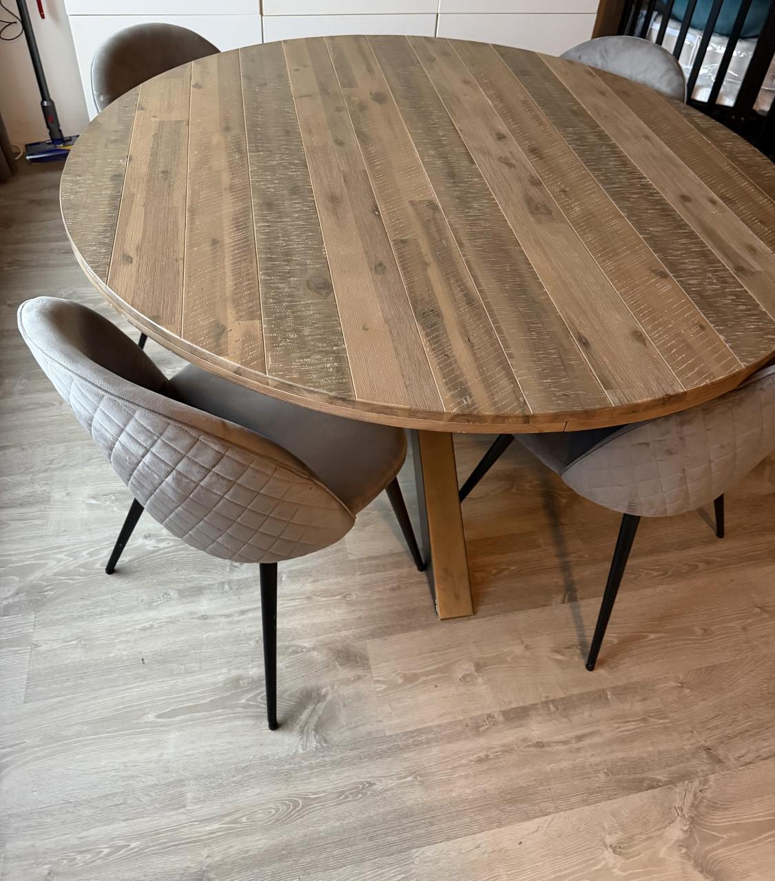 Tafel plus 4 stoelen