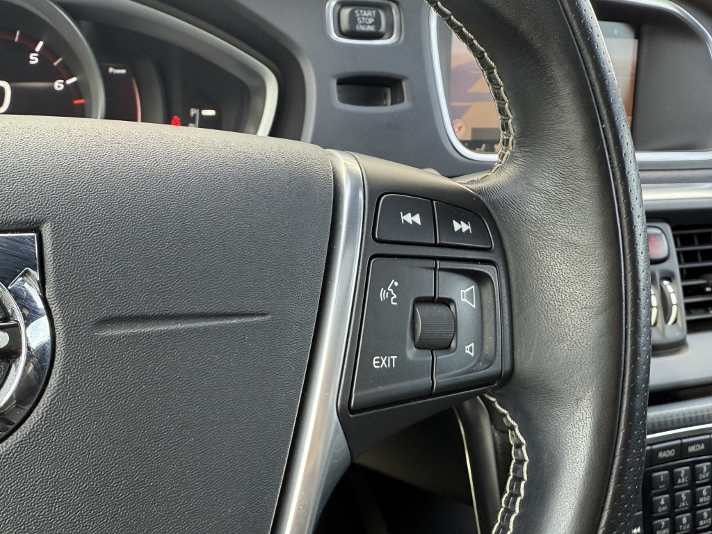 Volvo V40 t3 153pk aut6 polar+ sport| panodak| camera| trekhaak| keyless|