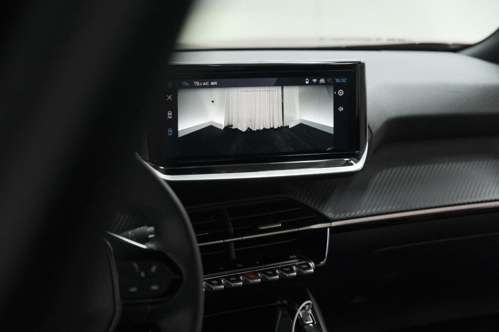 Peugeot 2008 puretech 100 allure | camera | navigatie | apple carplay | par