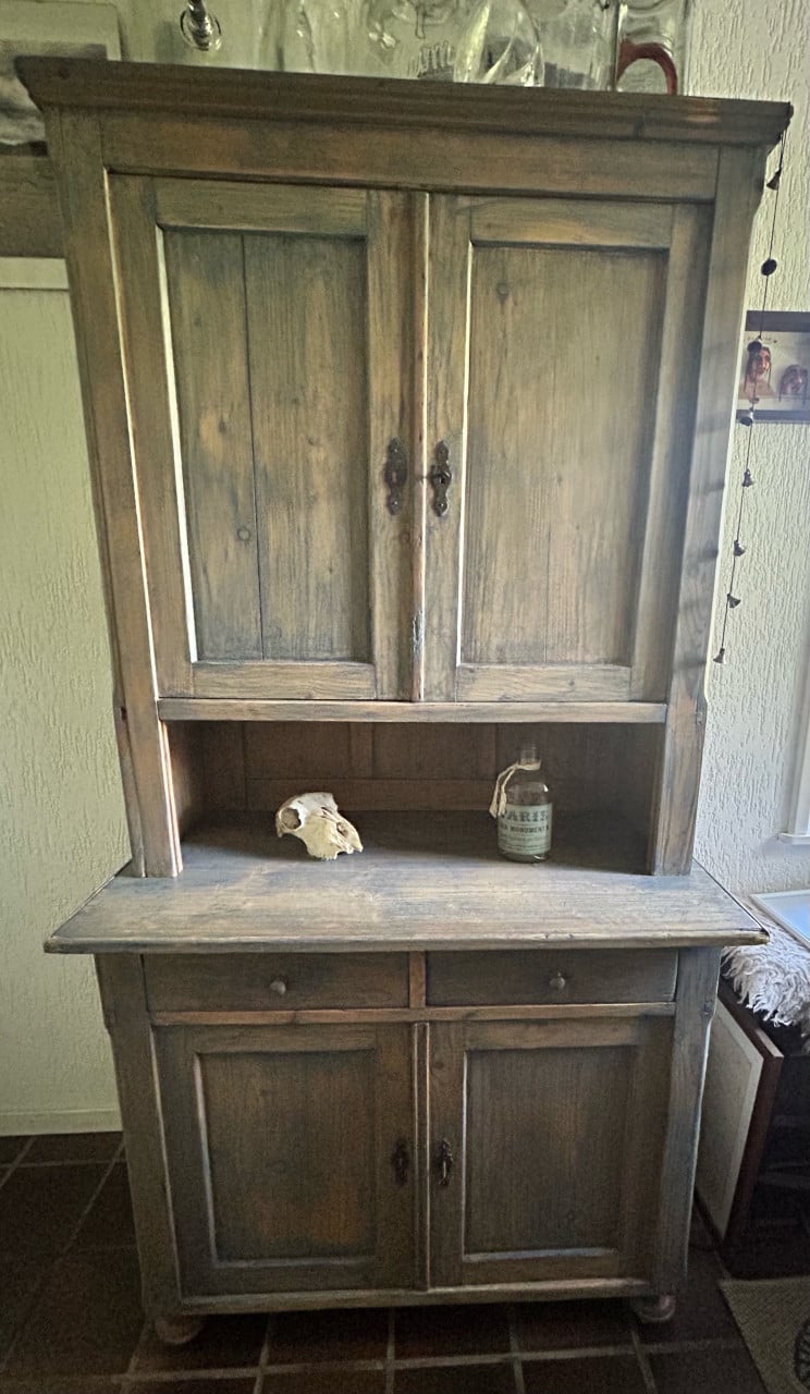 Franse grenen brocante buffetkast, blauw gewaxt