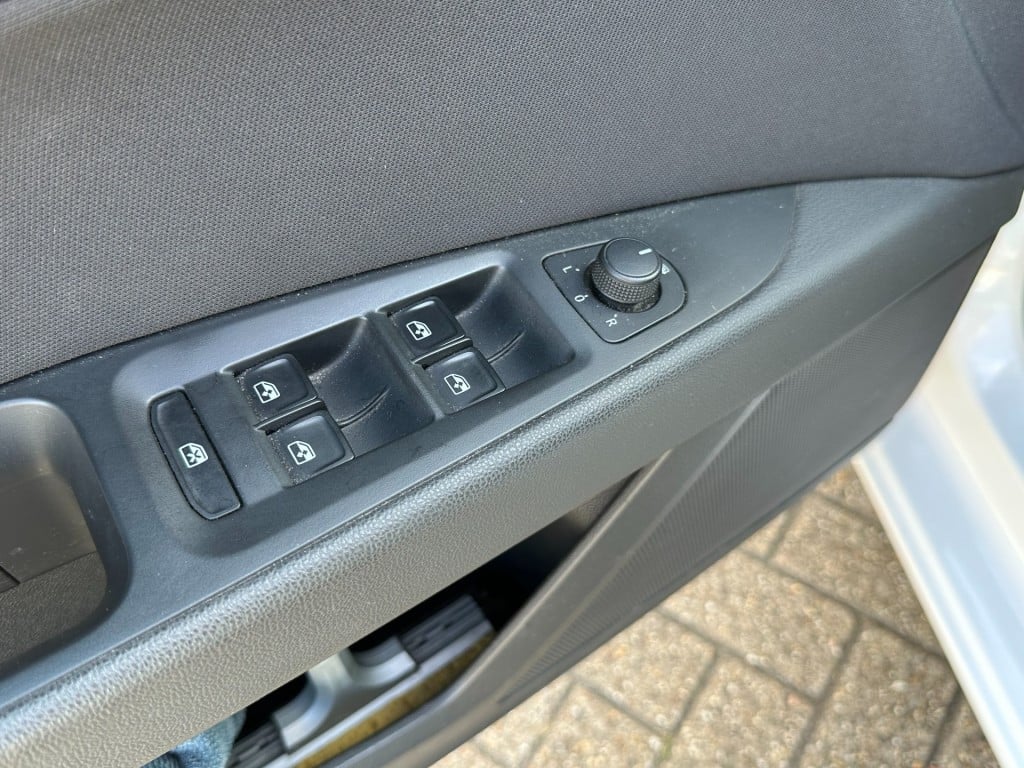 Seat Leon seat leon st 1.0 ecotsi style connect carplay camera dab+ led