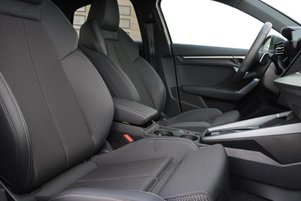 Audi A3 limousine 30 tfsi s edition 115pk s-tronic