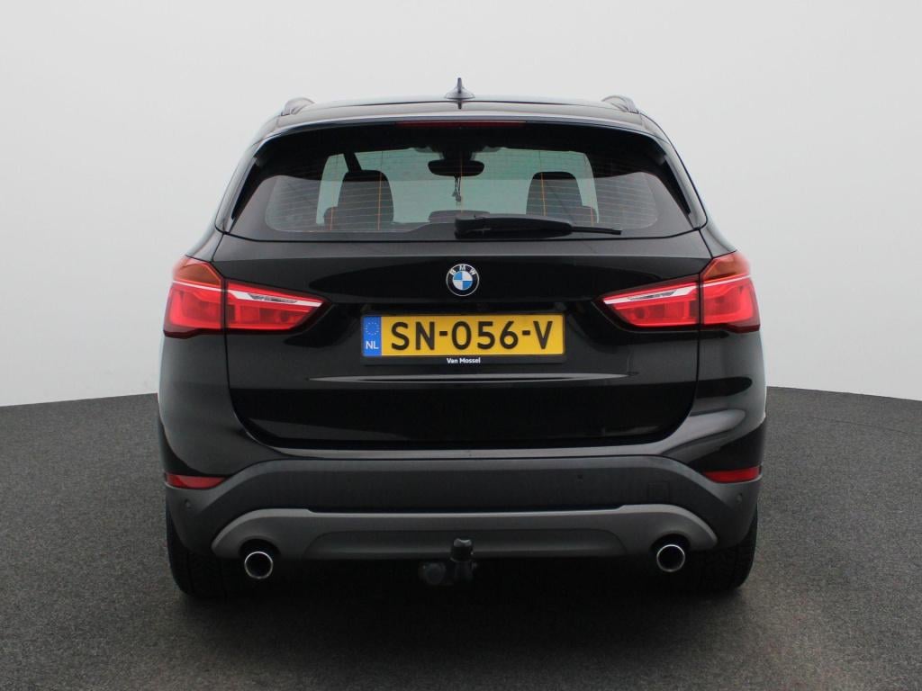 BMW X1 sdrive20i executive | automaat | apple carplay / android auto | pano