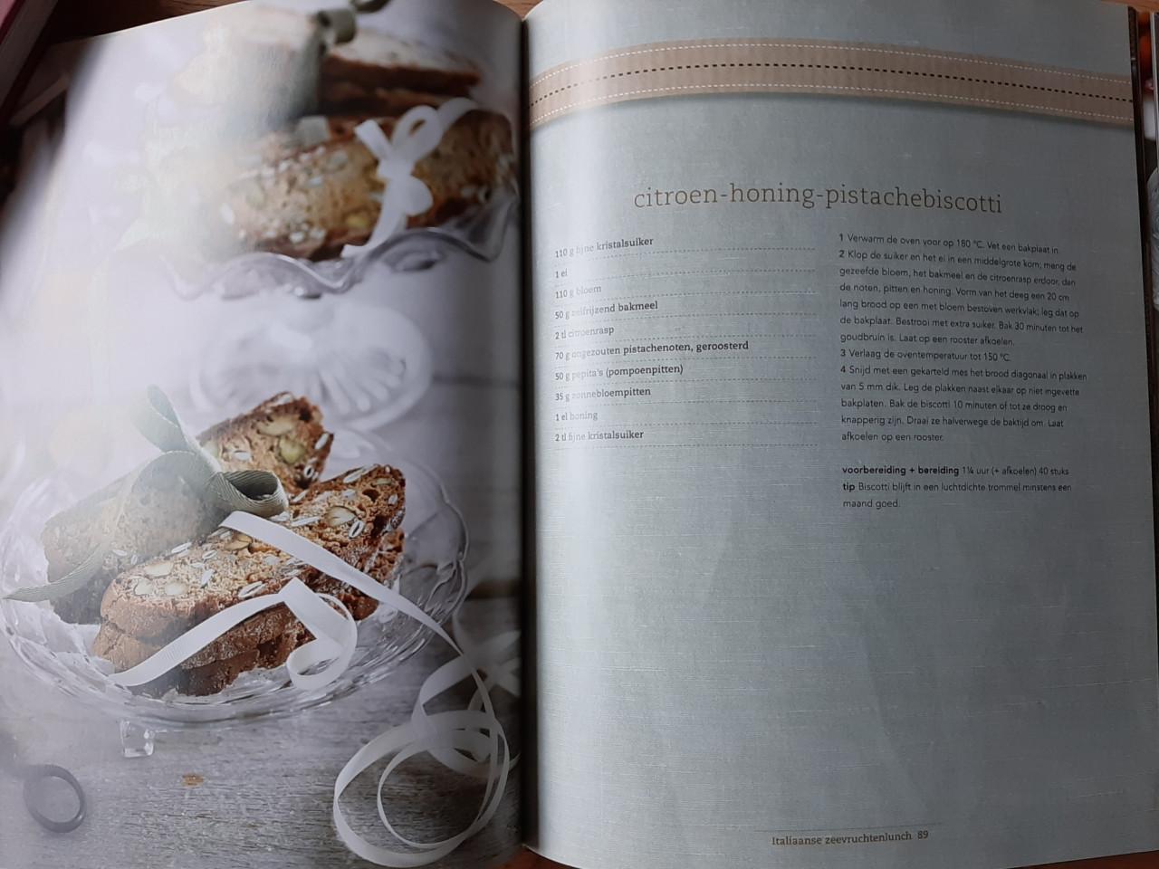 Het ultieme Kerstkookboek: menu’s, cadeautjes, knutselwerk, tips en kransen