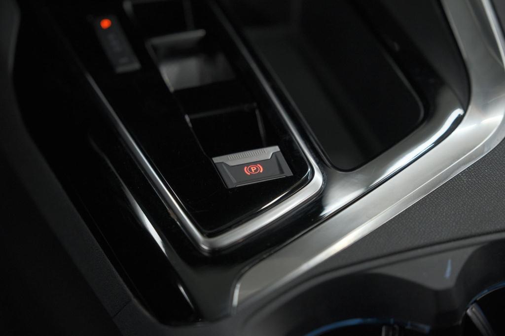 Peugeot 3008 puretech 130 eat8 gt | camera | dodehoekdetectie | adaptieve c