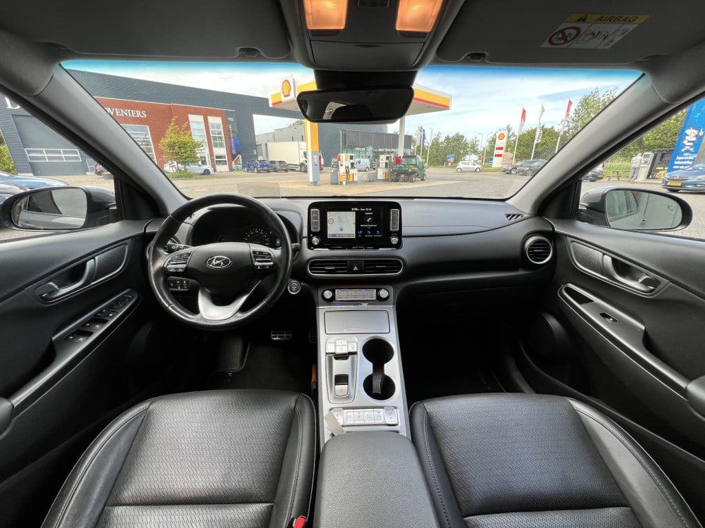 Hyundai Kona ev premium 64 kwh - 18 inch | head-up display | stoel- & stuur