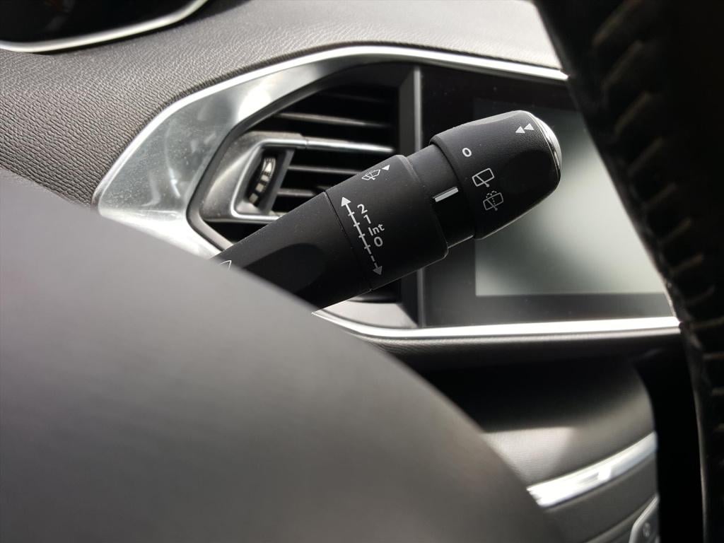 Peugeot 308 sw blue l. 1.2pt-110pk navigatie | trekhaak | cruise control | 