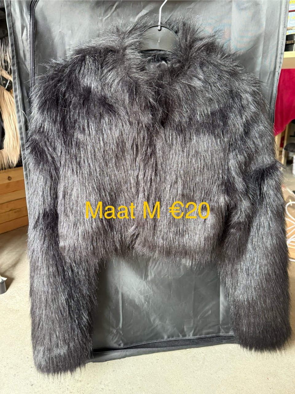 Diverse blazers/jasjes, €15 per stuk,