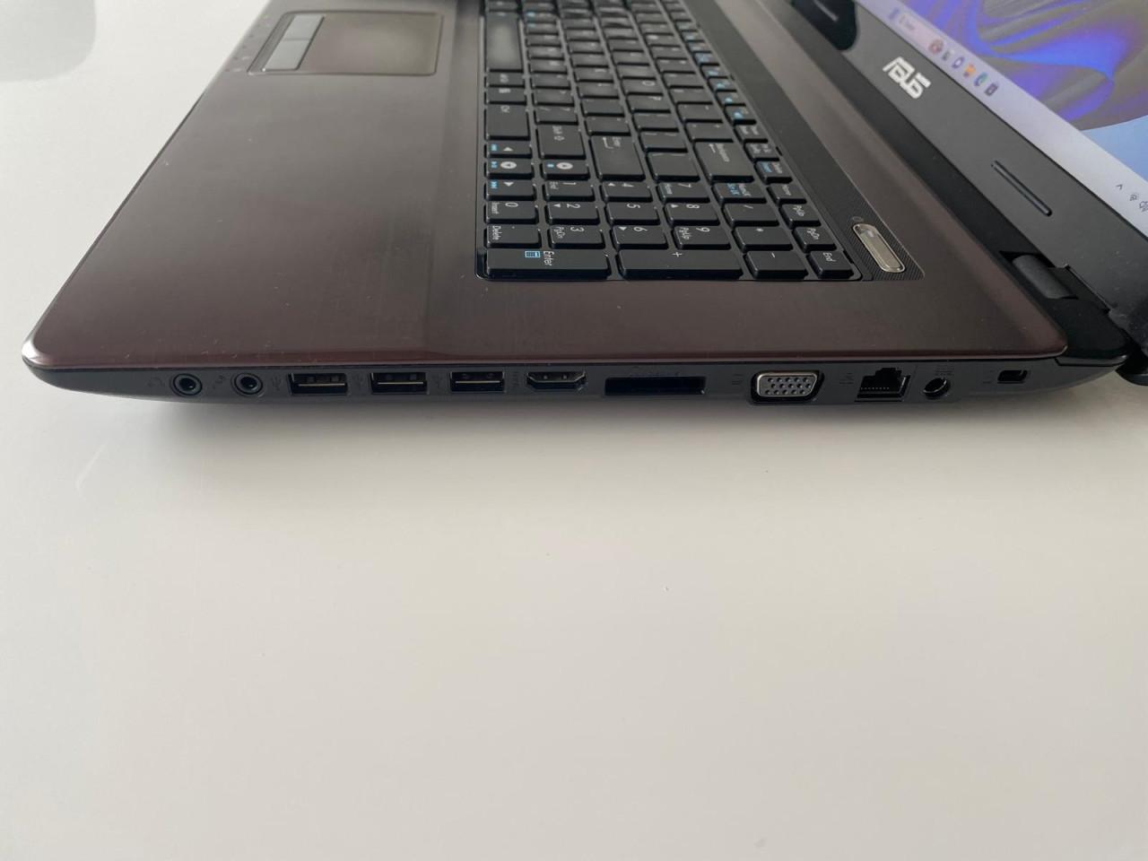 Asus 17 inch - Windows 11 SSD 8GB RAM Office pakket Nieuwe Accu Muis