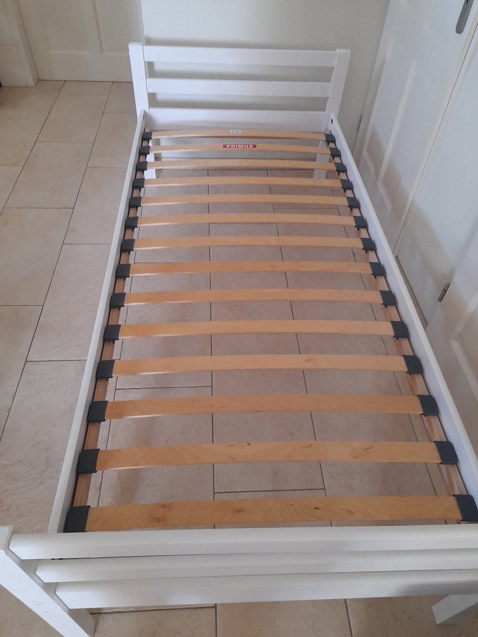 1 Persoonsbed 90 x 200 (in goede staat )