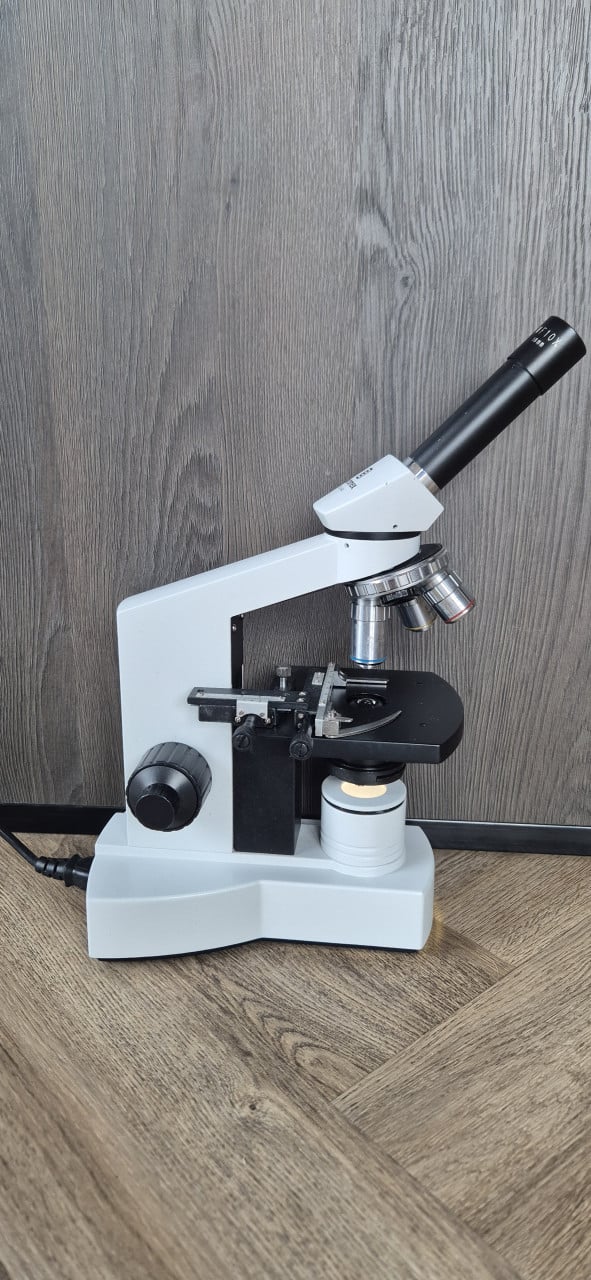 Microscoop euromex te koop met beschermhoes