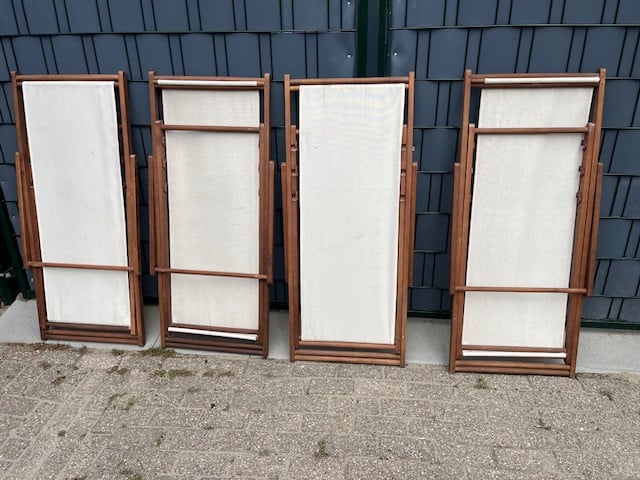 4 inklapbare strandstoelen met teakhouten frame