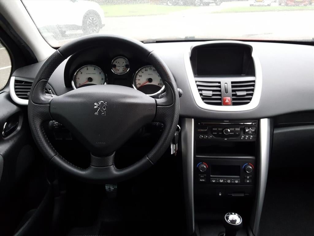 Peugeot 207 première 1.6-16v vti-120pk navigatie | cruise & climate control