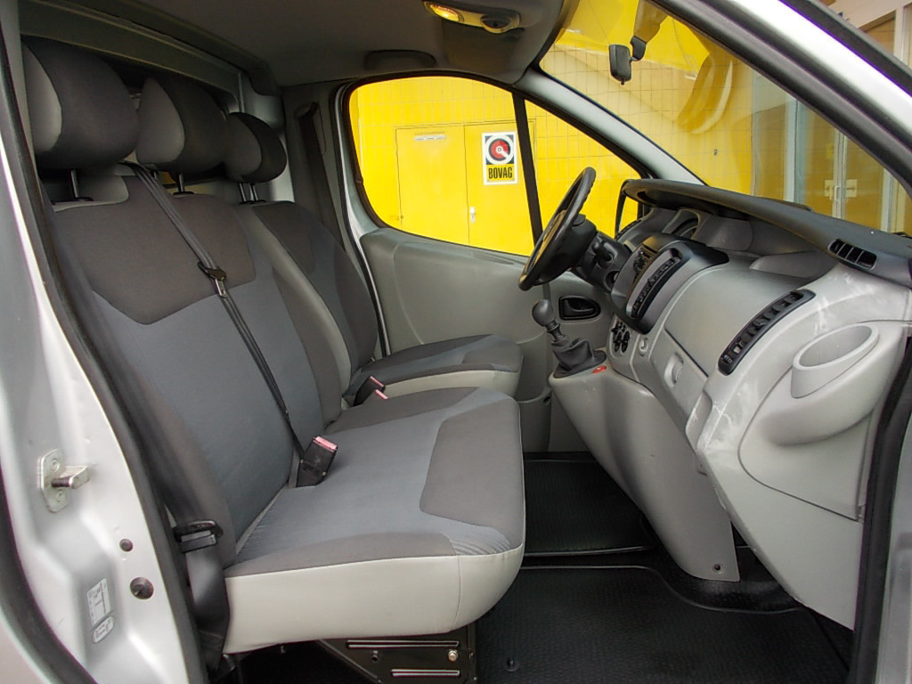 Opel Vivaro 2.0 cdti l2h1 airco, trekhaak 163000 km!!