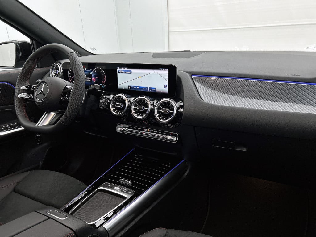 Mercedes-Benz Gla-klasse 180 business solution amg | nightpakket | trekhaak