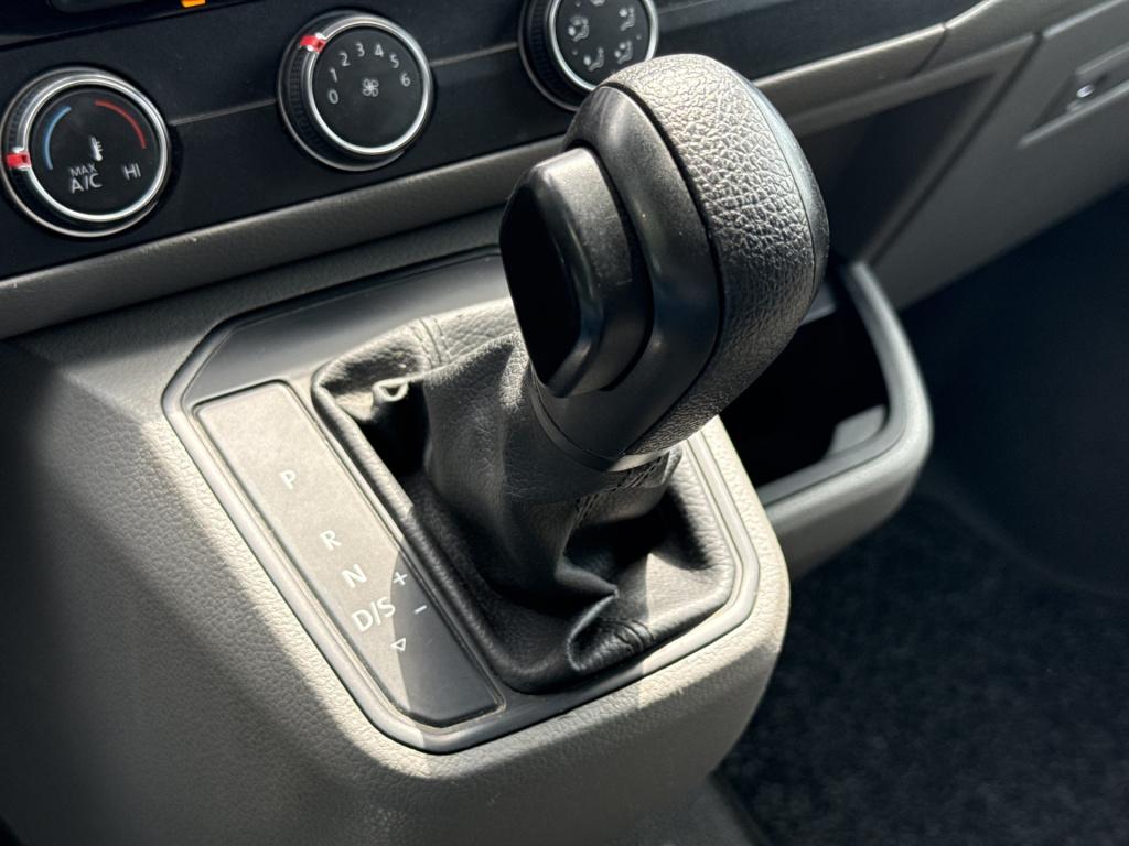 Volkswagen Transporter 2.0 tdi l1h1 28 | led | trekhaak | navi | carplay | 