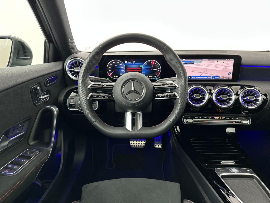 Mercedes-Benz A-Klasse 250 e amg line | automaat | lage km stand! | apple c