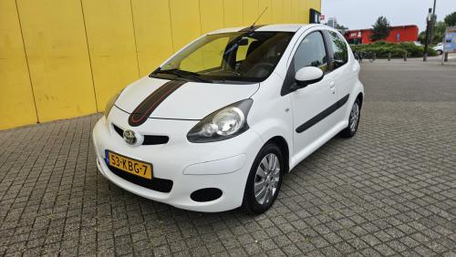 Zuinige TOYOTA AYGO 1.0 vvti Luxe X-cite White / 97.936 km !