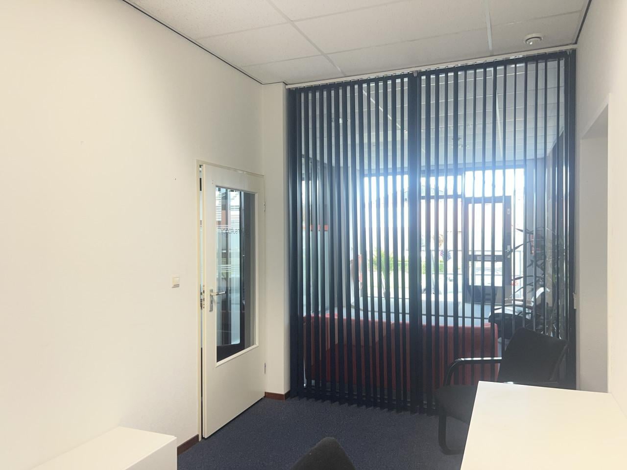 TE HUUR 13m2 kantoor/bedrijfsruimte