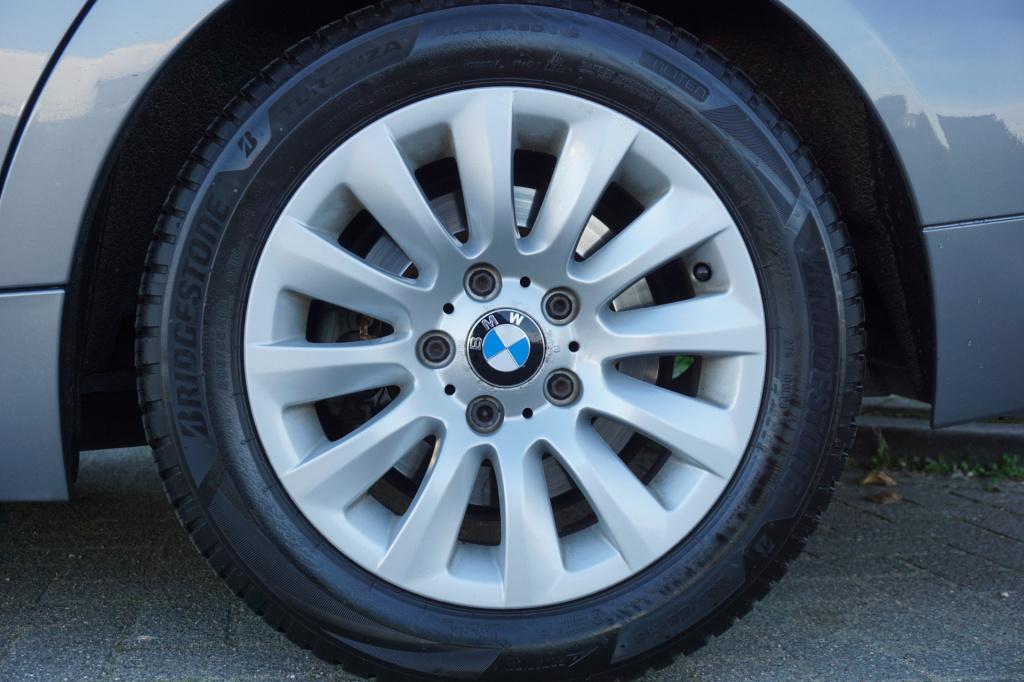 BMW 3-serie 318i business line climate / navi / cruise / pano / elektr. ram