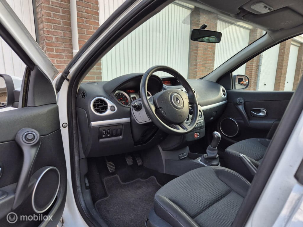Renault Clio 1.2 authentique/ origineel nl / 5-deurs / cruisecontrol