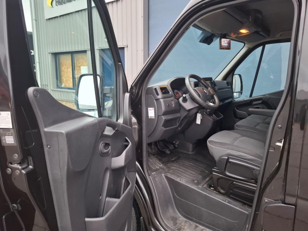 Renault Master t35 2.3 dci 180 l2h2 energy airco / cruise controle / camera