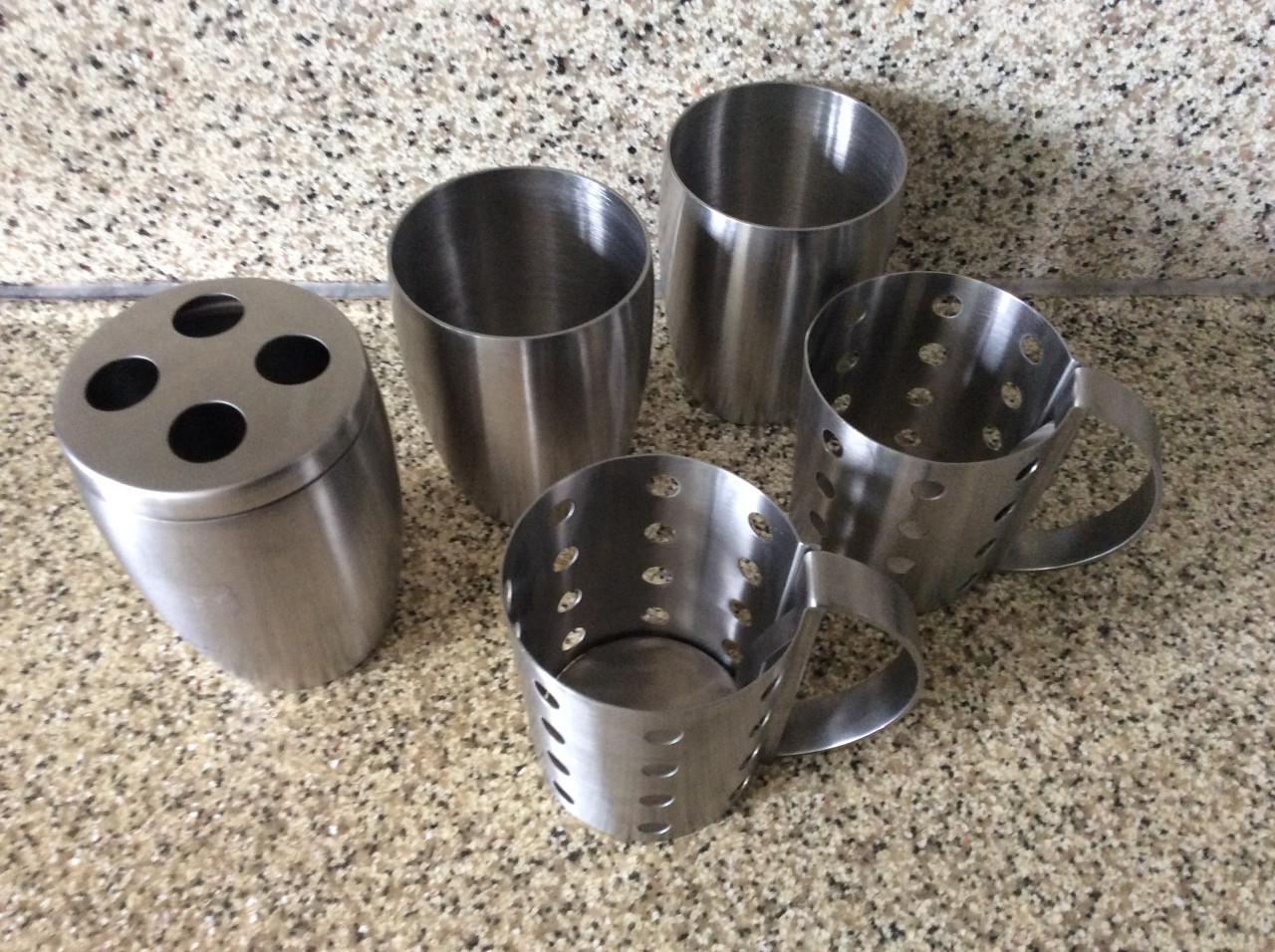 Tandenborstelhouder, 2 bekers en 2 bekerhouders.  Merk: ZACK.   RVS.