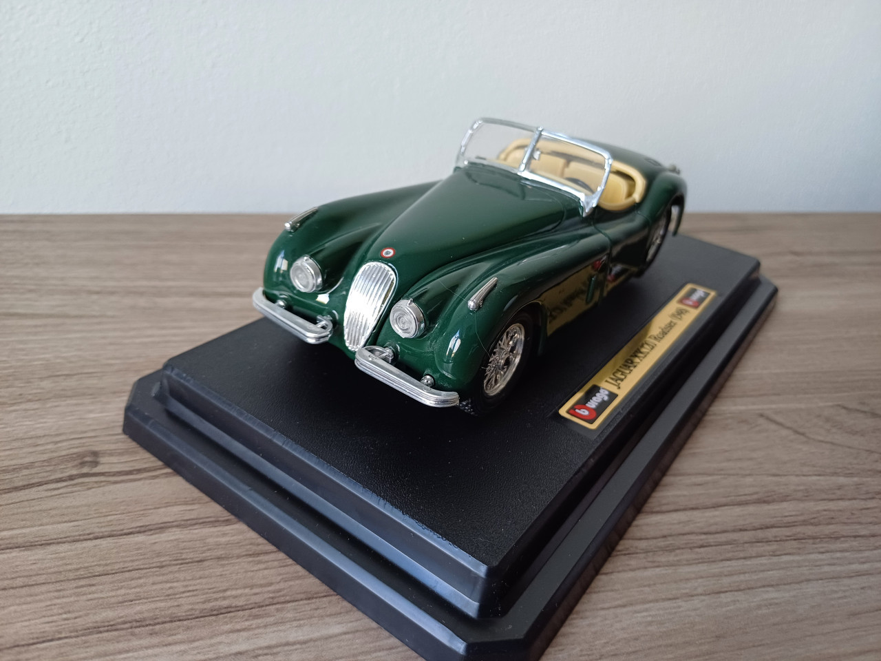 Jaguar XK120 Roadster (1948) - Bburago 1:24