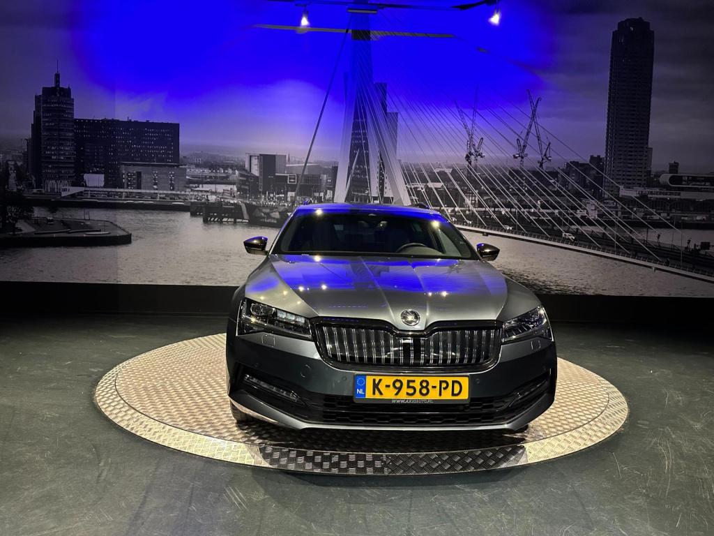 Skoda Superb combi 1.4 tsi iv sportline business *keyless*virtual*camera*sf