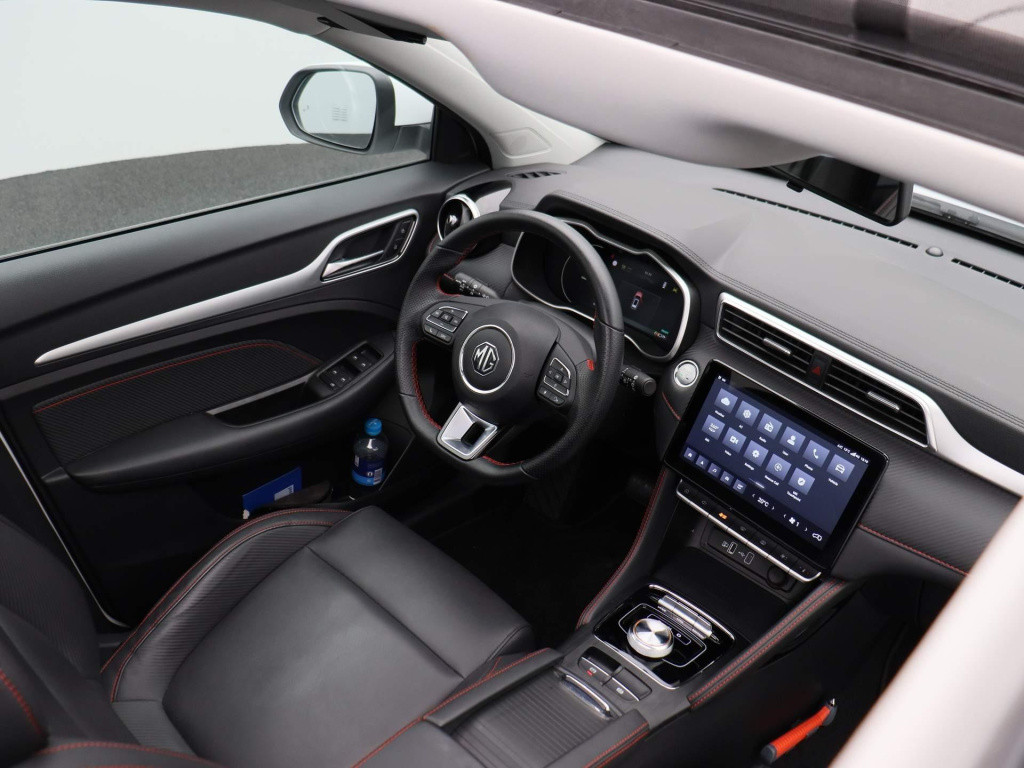 MG Zs-ev standard range luxury 50 kwh | wltp 320km | panorama/schuif-kantel