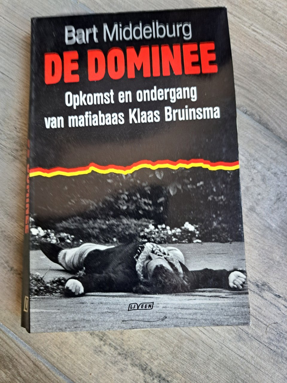De dominee Opkomst en ondergang van maffiabaas Klaas Bruinsma van Bart Midd