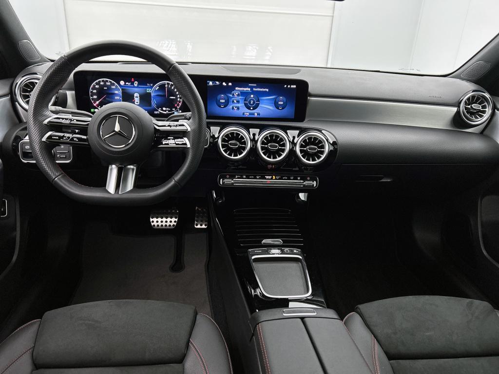 Mercedes-Benz A-Klasse 250 e business solution amg amg line | night pakket 