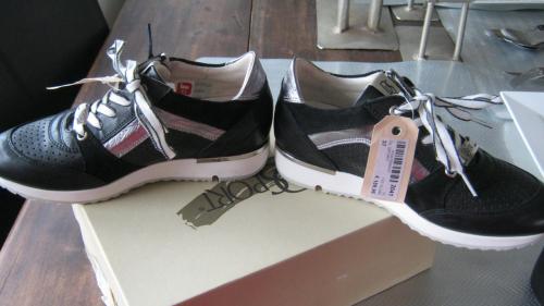 NIEUW DLS SPORT MAAT 37 VOOR 50 EURO