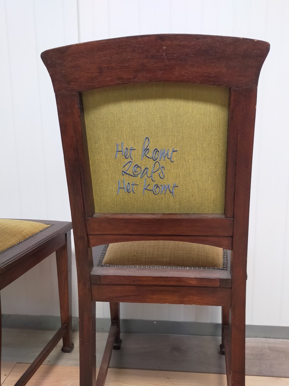 Eetkamerset (tafel + 6 stoelen)