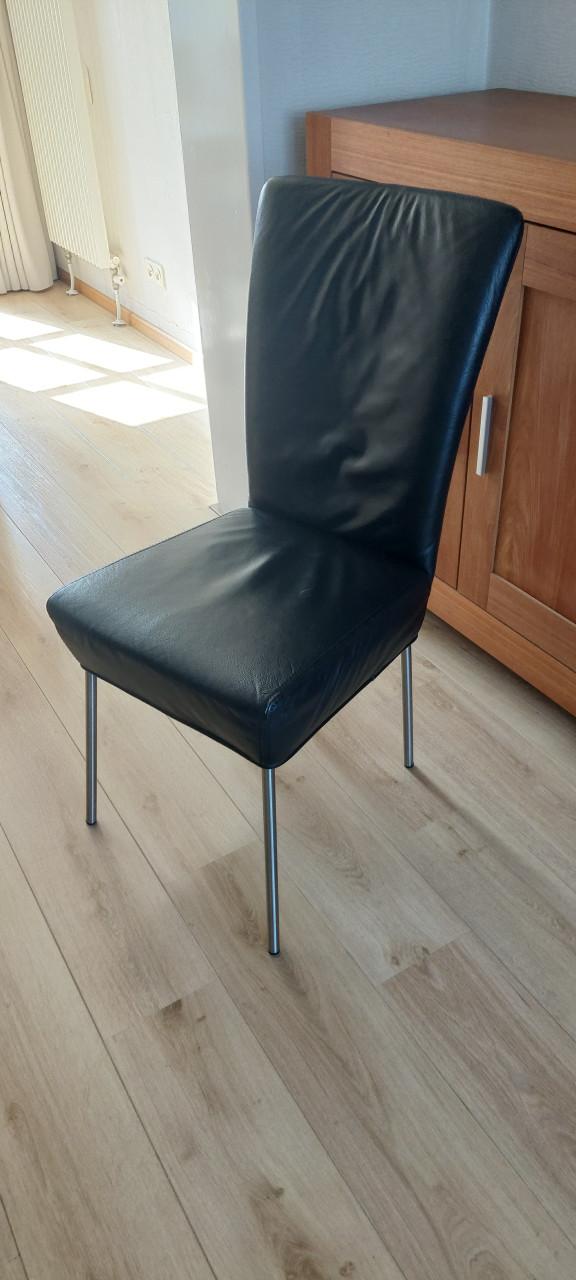 Dressoir, tv-meubel, salontafel, hoektafel, banken en eettafel met stoelen
