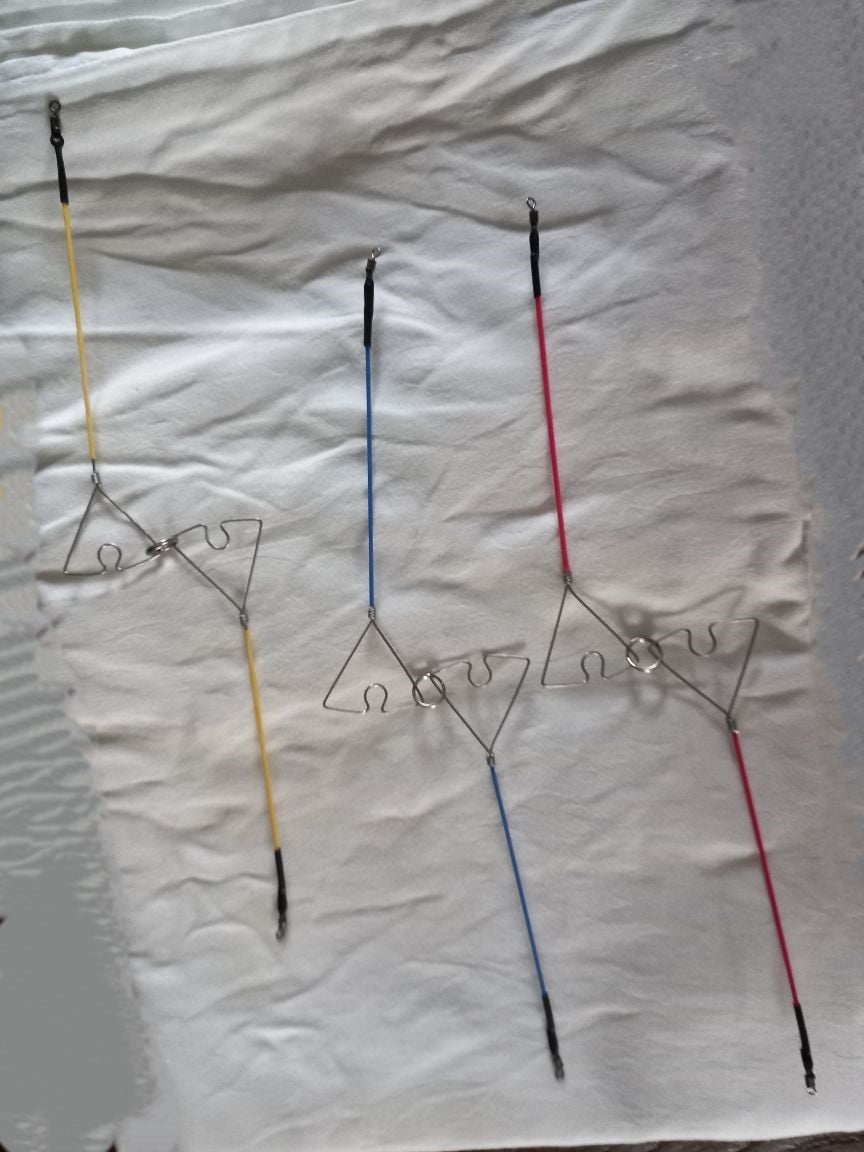 Delta afhouders in verschillende lengte en kleuren .