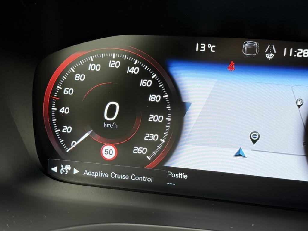 Volvo V60 t6 340pk recharge r-design| panodak| b&w sound| adap.cruise| tre