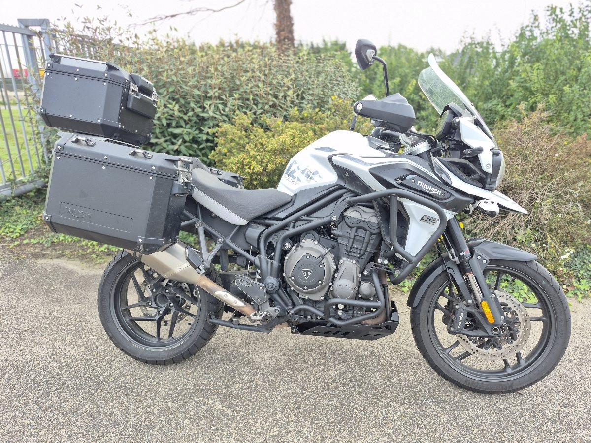 Triumph Tiger 1200SE Alpine uit 2020, dikke Allroad motor