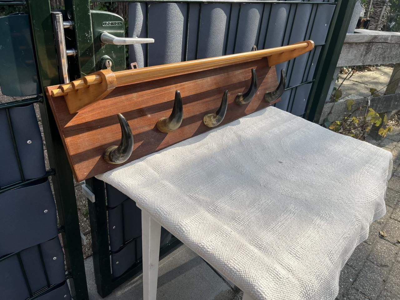 Vintage kapstok met echte hoorns