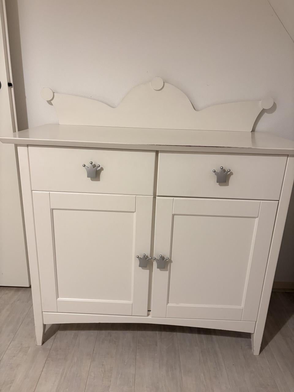 Gratis : Baby commode en kast